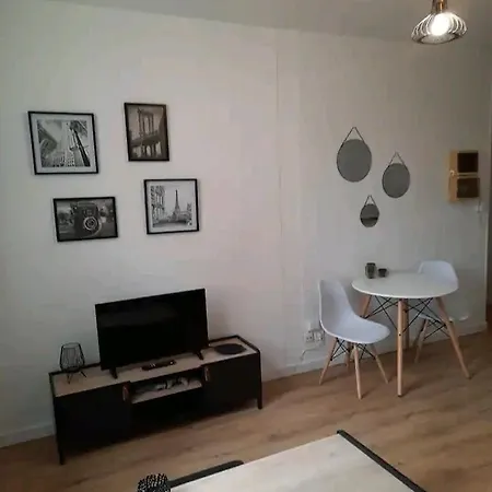 Apartment Le Black And White Cosy Centre