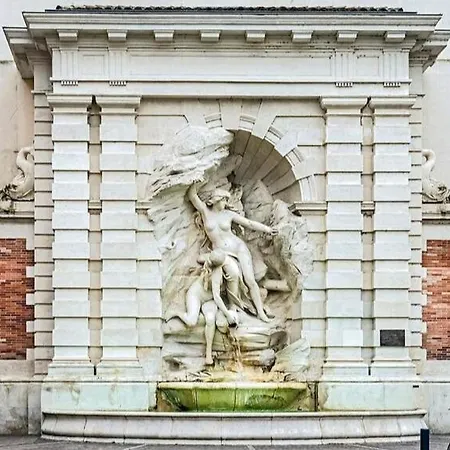 Le Black And White Cosy Centre Apartment