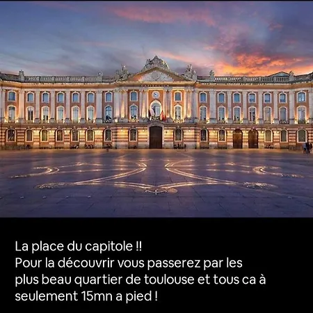 Le Black And White Cosy Centre *