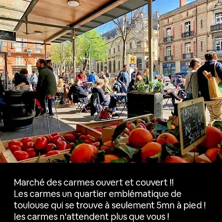 Le Black And White Cosy Centre